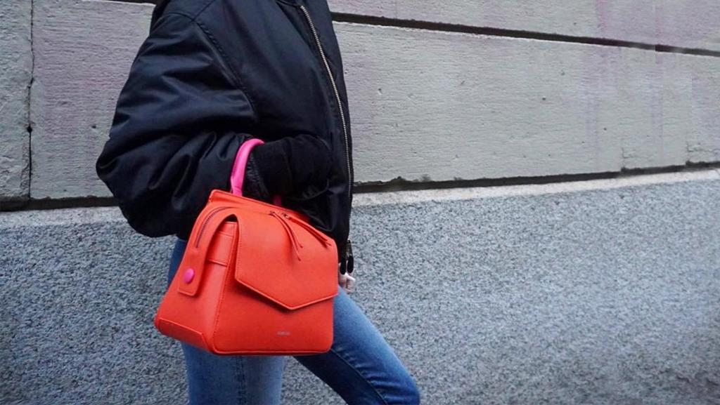 Borsa colorata: come abbinarla in base all’occasione